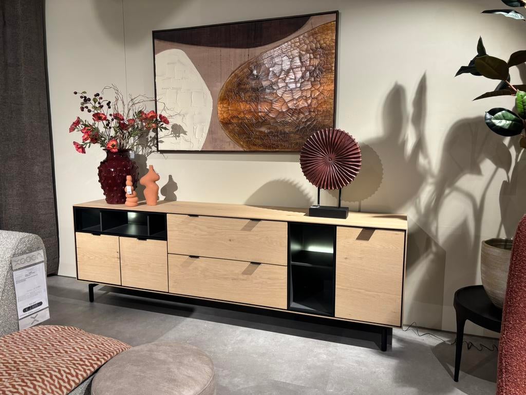 Dressoir Xooon, Huis en Inrichting, Kasten | Dressoirs, Zo goed als nieuw, 200 cm of meer, 25 tot 50 cm, Met lade(s), Met deur(en)