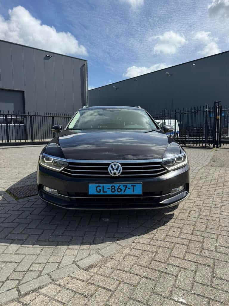 Volkswagen Passat 1.6 TDI 120pk 7-DSG 2015 Zwart taxi klaar!, 4 cilinders, Zwart, Origineel Nederlands, Stationwagon
