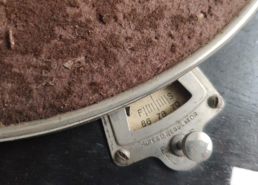 Antiek grammofoon plateau op board met motor, Antiek en Kunst, Ophalen