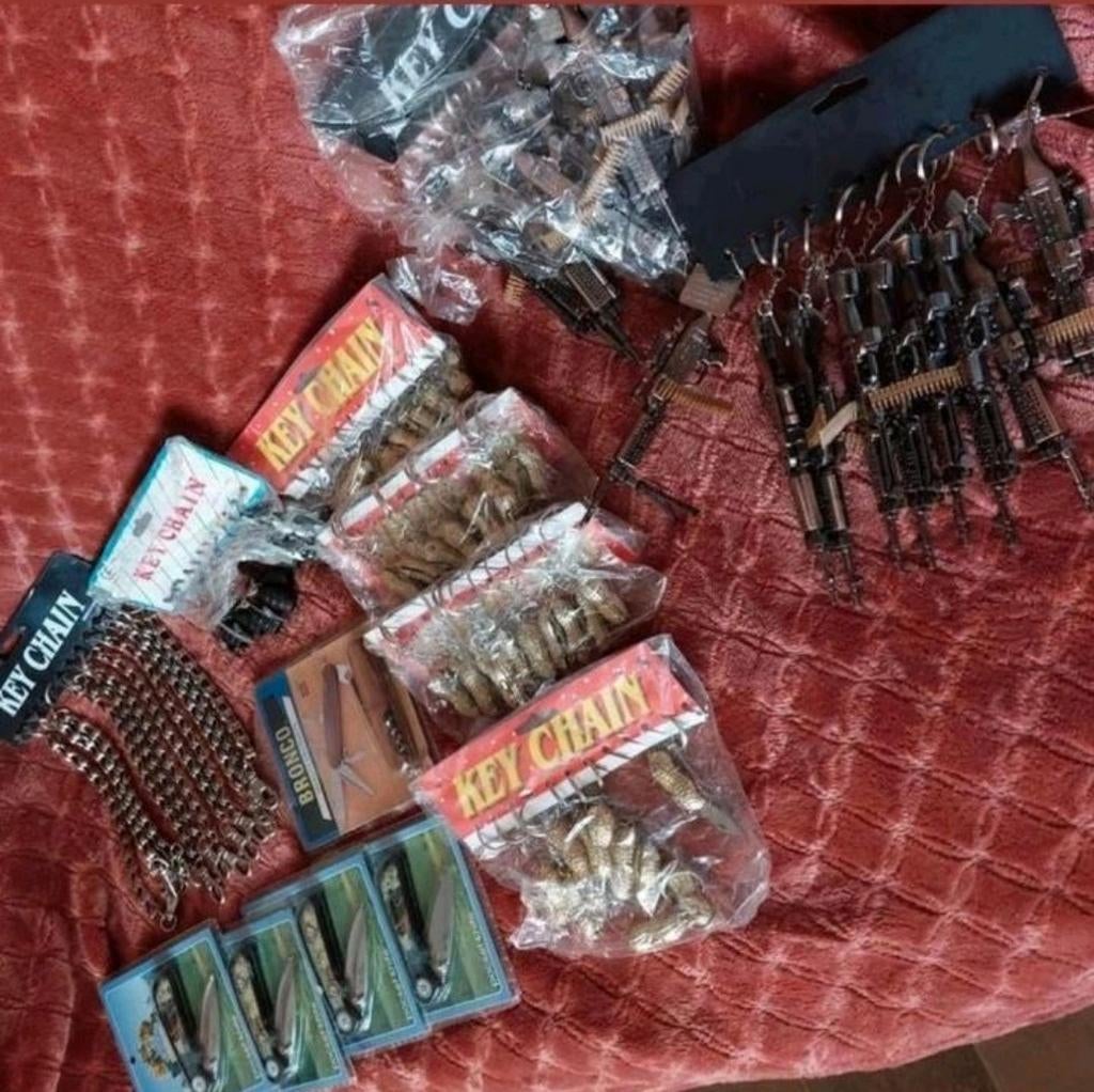 Sleutelhangers,ketting, geweer,handgranaat etc die cast( NIE, Verzamelen, Ophalen of Verzenden, Nieuw, Overige typen