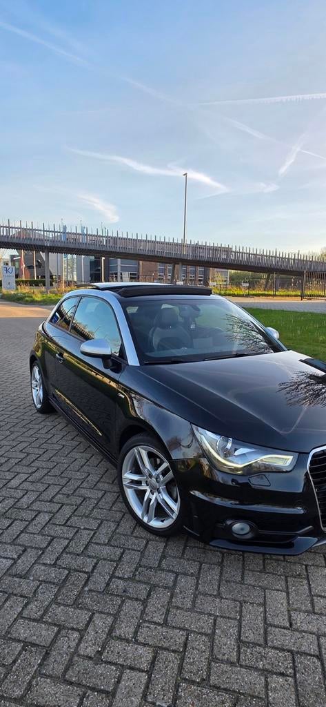 Audi A1 1.4 Tfsi 90KW 2011 Zwart panorama dak en PDC, Auto's, Audi, Voorwielaandrijving, A1, Zwart, 4 stoelen