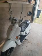 Kymco Like 50 weinig km (blauw kenteken), Fietsen en Brommers, Scooters | Kymco, Ophalen, Gebruikt, Like, Benzine