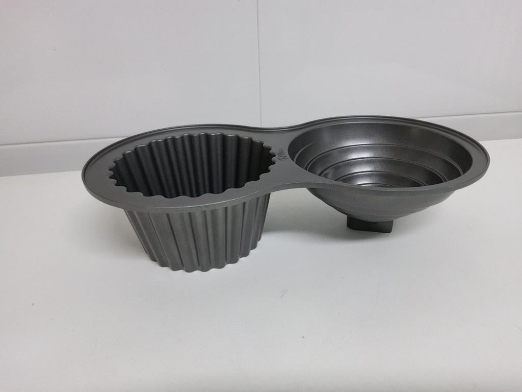Wilton Dimensions giant cupcake xl bakvorm metaal, Hobby en Vrije tijd, Taarten en Cupcakes maken, Ophalen of Verzenden, Zo goed als nieuw