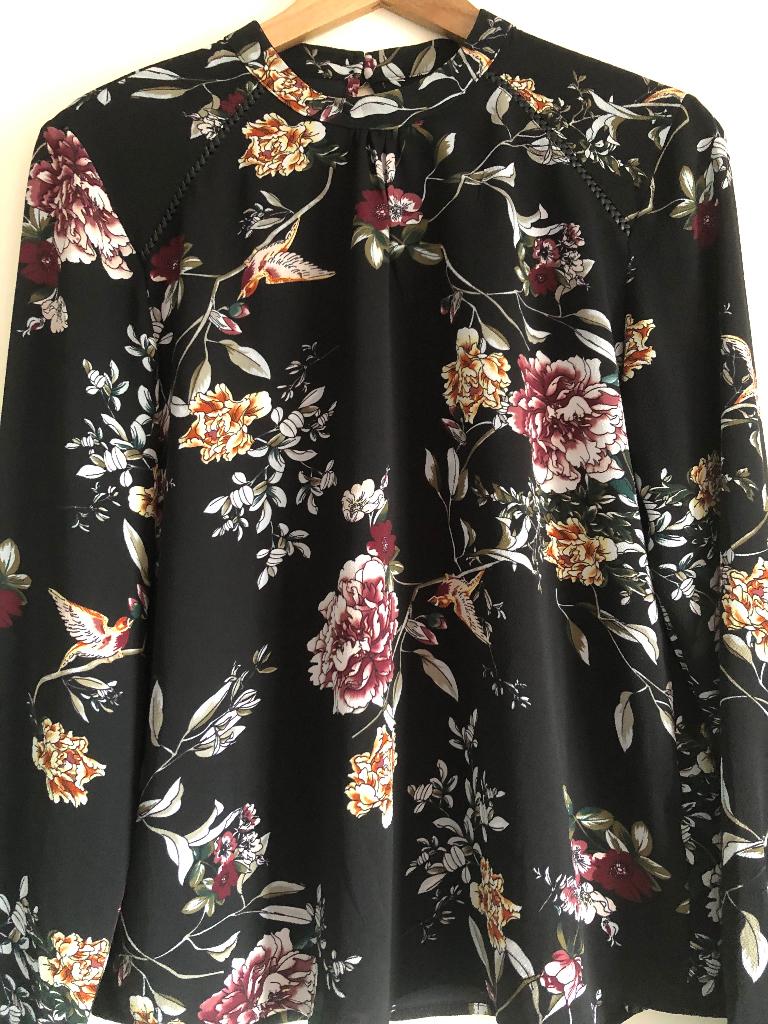 Blouse bloemmotief M, Ophalen of Verzenden, Zo goed als nieuw, Maat 38/40 (M), Zwart