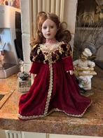 Vintage Porseleinen Pop in Rood Fluweel Jurk, Ophalen of Verzenden, Gebruikt, Pop