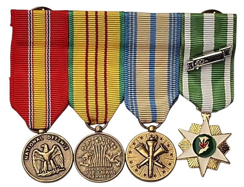 a us vietnam miniature medal bar, Verzamelen, Ophalen of Verzenden, Amerika, Embleem of Badge