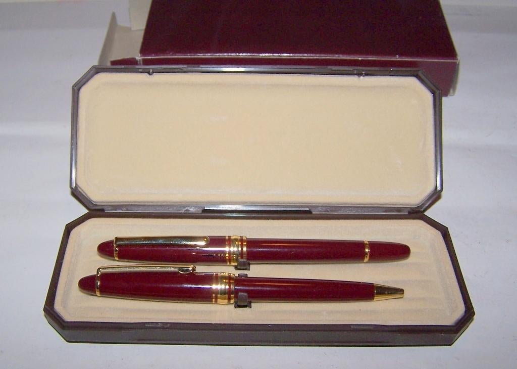 Mooie pennenset Balpen en vulpen. Nieuwstaat in doosje., Diversen, Schrijfwaren, Ophalen of Verzenden, Nieuw