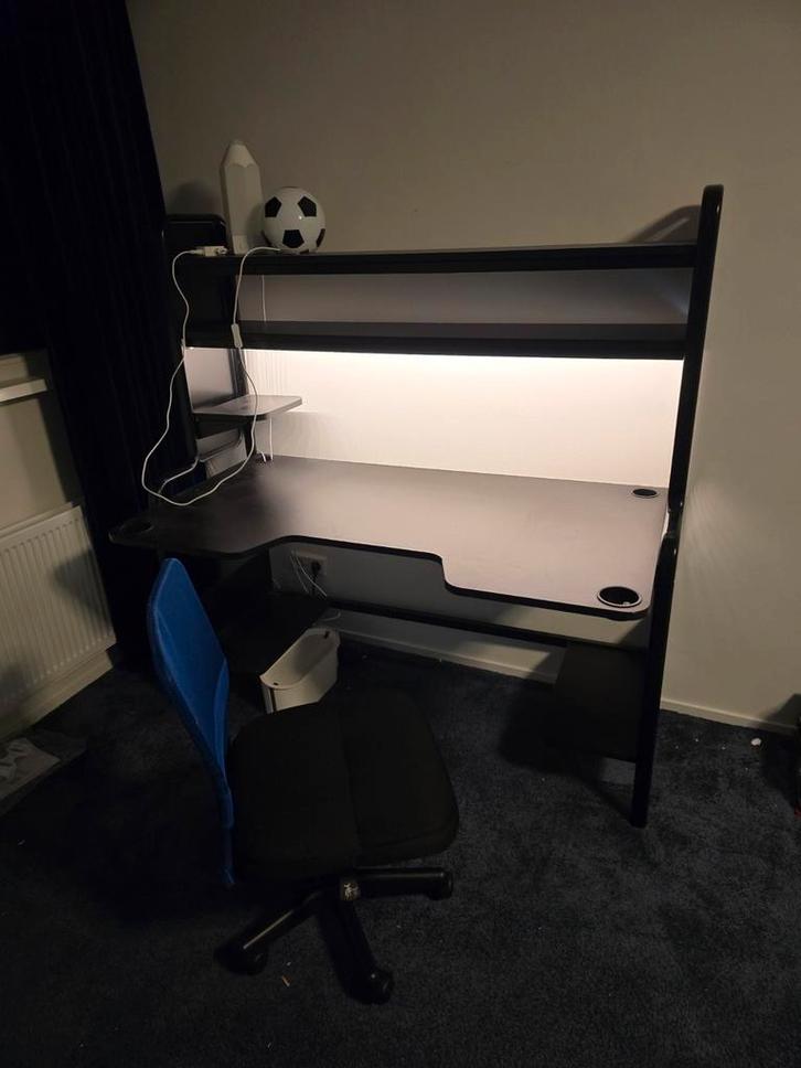 Gamingbureau met opbergruimte en kabelmanagement, Huis en Inrichting, Bureaus, Gebruikt, Gamingbureau, Spaanplaat of MDF, Zwart