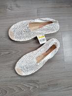 Nieuw paar espadrilles mt 37, wit met zwarte stippen, Kleding | Dames, Wit, Nieuw, Ophalen of Verzenden, Espadrilles of Moccasins