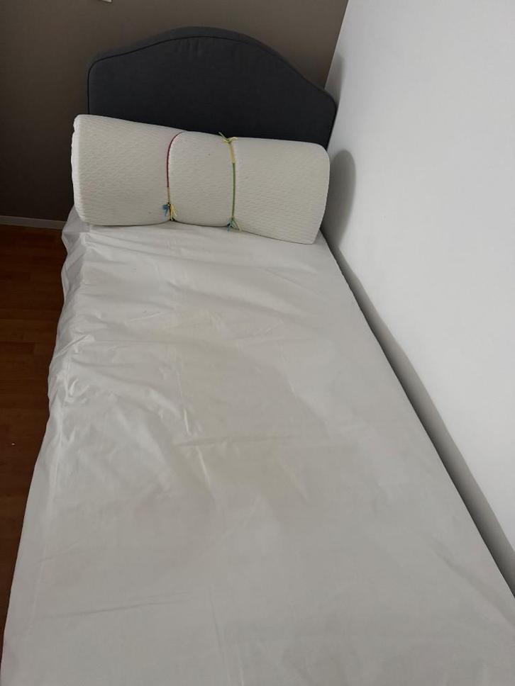 Bed, Huis en Inrichting, Slaapkamer | Bedden, Gebruikt, Eenpersoons, 90 cm, 200 cm, Overige materialen, Grijs, Ophalen