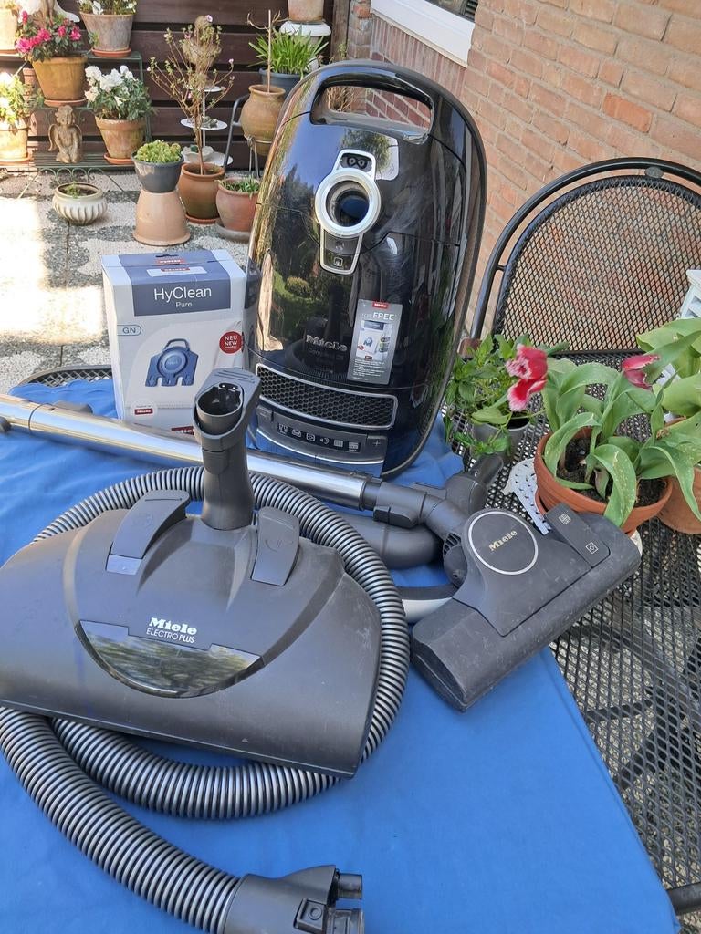 Miele stofzuiger met Electro Plus borstel, Witgoed en Apparatuur, Stofzuigers, Stofzak, Gebruikt, Stofzuiger, Ophalen of Verzenden