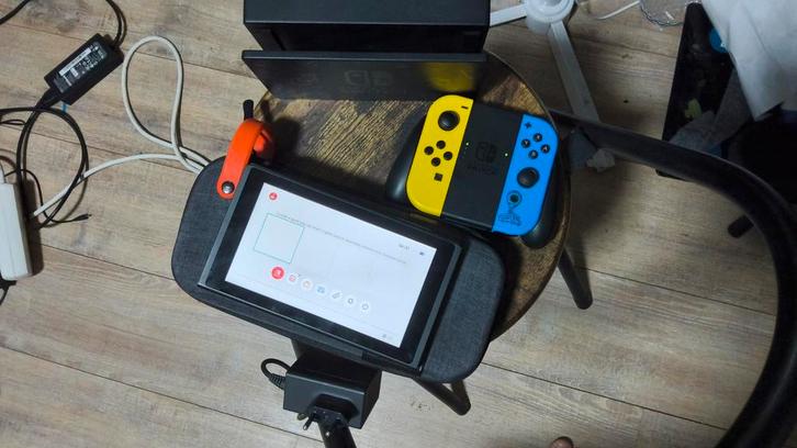 Nintendo Switch V2 Fortnite Editie Compleet met Accessoires, Spelcomputers en Games, Games | Nintendo Switch, Zo goed als nieuw