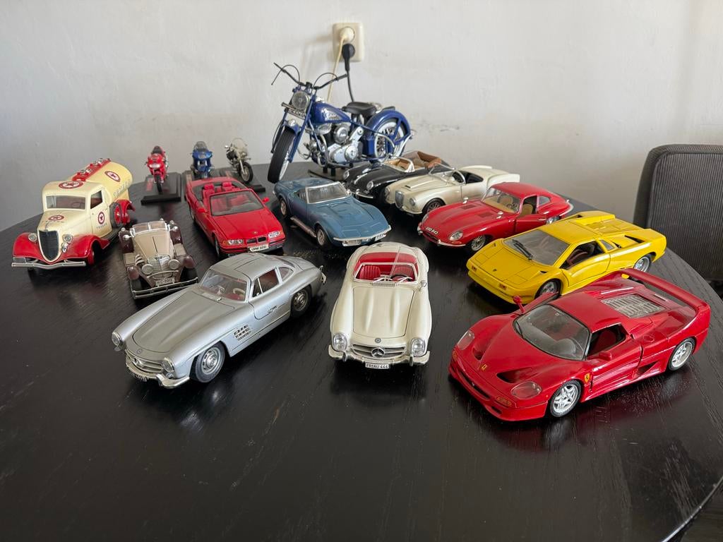 Modelauto's en motoren: Mercedes, BMW, Lamborghini, Porsche, Hobby en Vrije tijd, Modelauto's | 1:18, Ophalen of Verzenden, Gebruikt