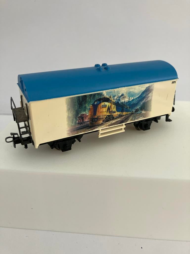 Märklin Wagon met berglandschap en treinopdruk, Wisselstroom, Gebruikt, Wagon, Ophalen of Verzenden