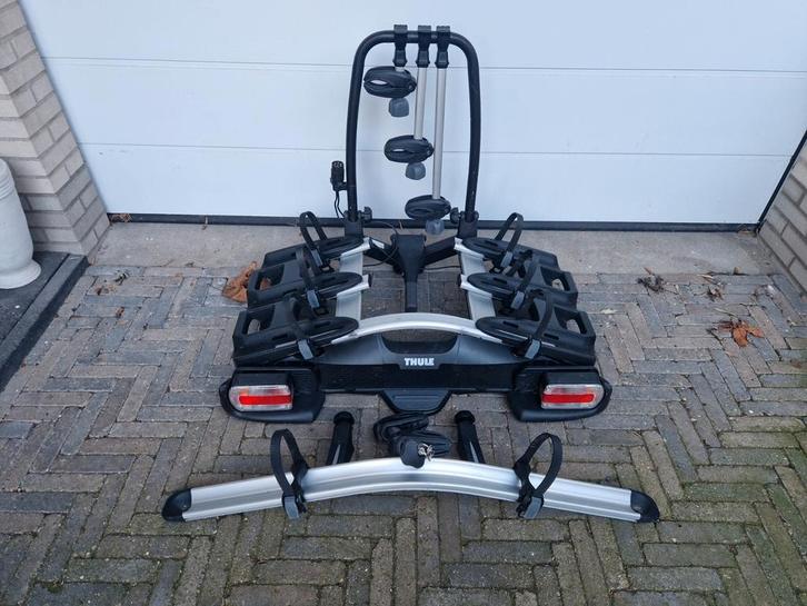 Thule VeloCompact 927 Kantelbare drager voor 4 Fietsen, Auto diversen, Fietsendragers, Zo goed als nieuw, Trekhaakdrager, 3 fietsen of meer