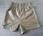 Pull&Bear groene leatherlook short maat S., Groen, Kort, Ophalen of Verzenden, Zo goed als nieuw