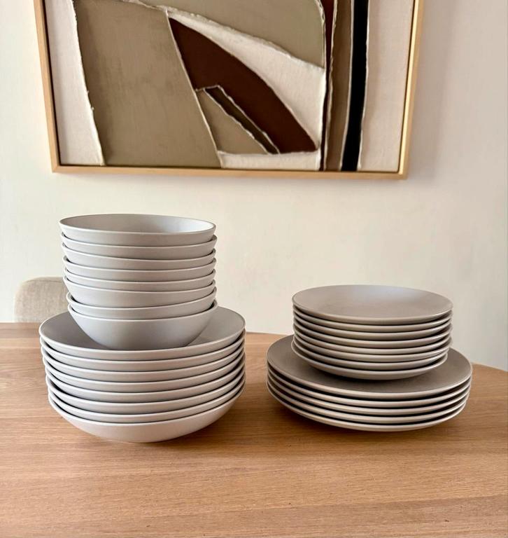 Ikea Färgklar Servies - Lichtgrijs -, Huis en Inrichting, Keuken | Servies, Gebruikt, Compleet servies, Effen, Aardewerk, Ophalen