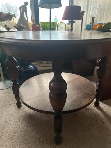 Antieke ronde tafel - donker hout beschikbaar voor biedingen