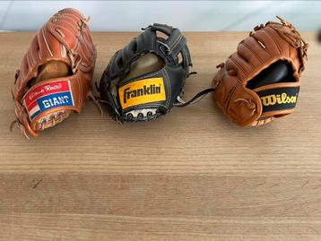 3 baseball handschoenen van leer  beschikbaar voor biedingen