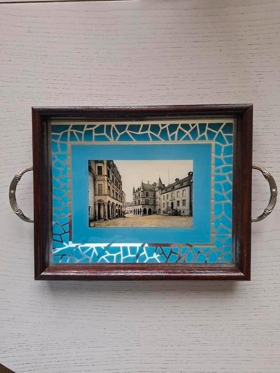Vintage dienblad/ afbeelding van Hotel de Ville/ België, Huis en Inrichting, Woonaccessoires | Dienbladen, Hout, Ophalen of Verzenden