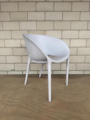 Driade Soft Egg chair by Philippe Starck beschikbaar voor biedingen