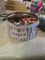 Blik met verschillende knopen, Hobby en Vrije tijd, Ophalen of Verzenden, Zo goed als nieuw