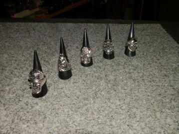 Ringen doodshoofd skelet beschikbaar voor biedingen