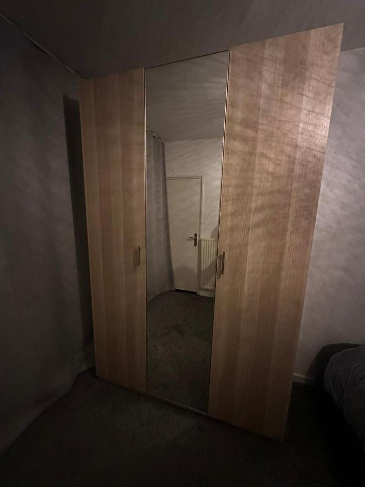 IKEA PAX kledingkast met LED-sensorverlichting, Huis en Inrichting, Kasten | Kledingkasten, Zo goed als nieuw, 200 cm of meer