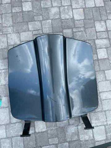 Vespa sprint beenschild binnenkap, handschoenenvak beschikbaar voor biedingen