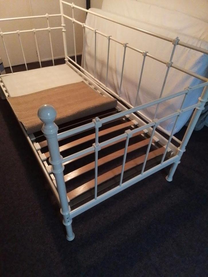 Ikea spijlenbed, Huis en Inrichting, Slaapkamer | Bedden, Gebruikt, Eenpersoons, 90 cm, 200 cm, Metaal, Wit, Ophalen