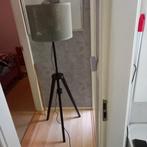 Stijlvolle Staande Lamp met Driepoot, Huis en Inrichting, Ophalen, Zo goed als nieuw, Metaal, Modern