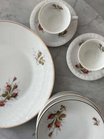 Rosenthal Maria servies met rozenmotief en goudrand beschikbaar voor biedingen