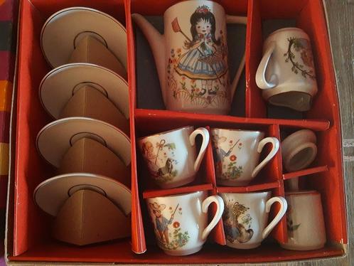 Geweldig vintage kinderservies afbeelding gouden randje 60's, Kinderen en Baby's, Speelgoed | Overig, Zo goed als nieuw, Jongen of Meisje