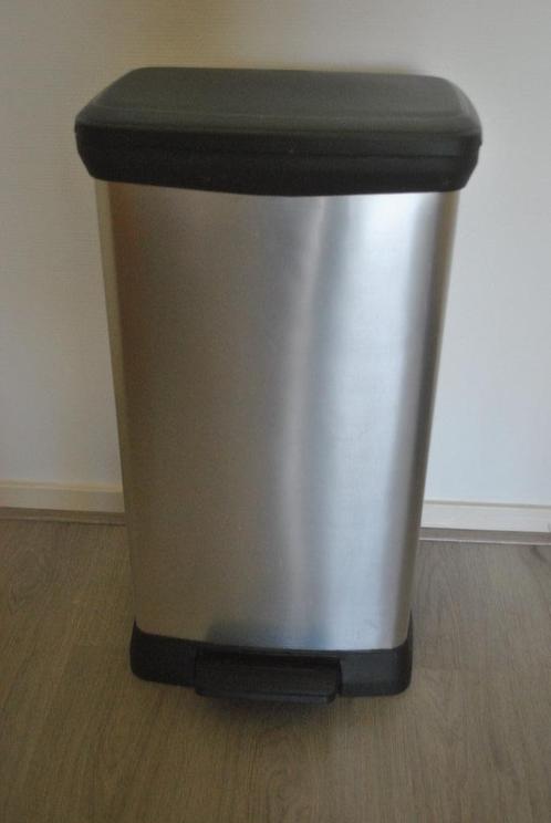 Vuilnisbak, Curver, Huis en Inrichting, Woonaccessoires | Prullenbakken, Gebruikt, Kunststof, 50 tot 75 cm, 20 tot 30 liter, Met pedaal