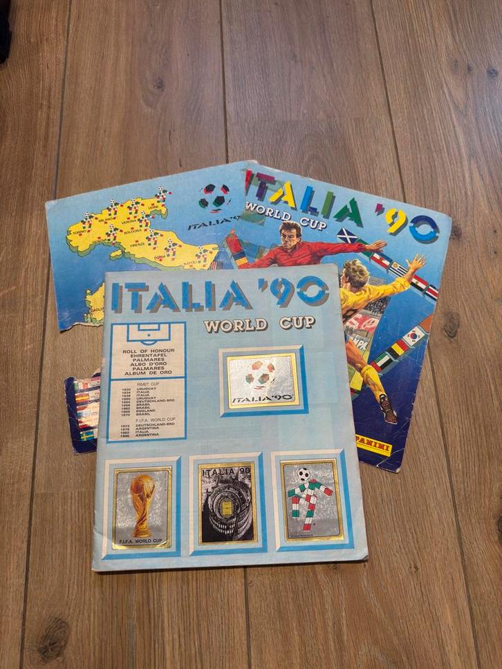 Panini Italia ’90 Verzamelalbum – Compleet, kaft beschadig, Verzamelen, Sportartikelen en Voetbal, Zo goed als nieuw, Poster, Plaatje of Sticker