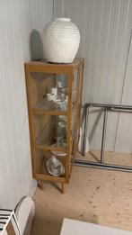 JYSK vitrinekast / dressoir – hout & glas (35 × 127 × 80 cm), Ophalen, Japandi, Met deur(en), '