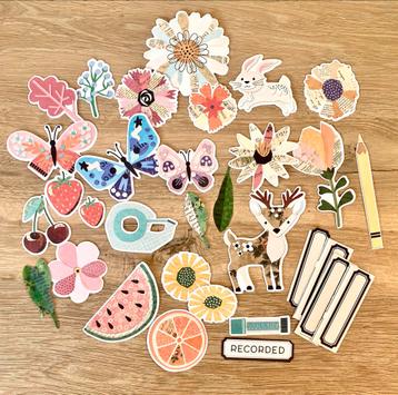 Scrappapier, embellishments - Vicki Boutin Cut & Paste beschikbaar voor biedingen