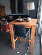 Massief hart houten statafel met twee barkrukken van zwart s, Ophalen