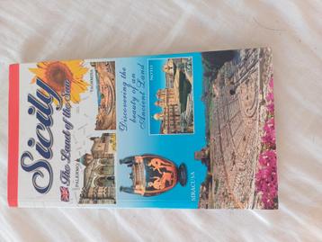 Boek en kaarten - Sicilië beschikbaar voor biedingen