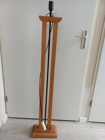 Vloerlamp en tafellamp geolied eiken  beschikbaar voor biedingen