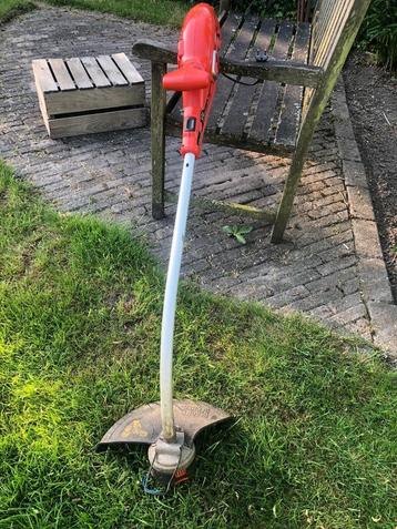 Gras trimmer met draad kop, 220 volt beschikbaar voor biedingen