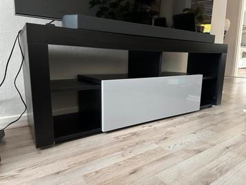 Tv meubel met meubella beschikbaar voor biedingen