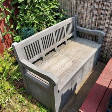 Tuinbank met opbergbox beschikbaar voor biedingen