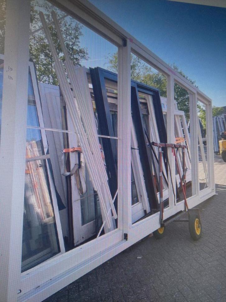 Schuifpui met 2 schuifdeuren 4 vakken 550 cm breed, Doe-het-zelf en Verbouw, Deuren en Horren, Nieuw, Buitendeur, 215 cm of meer