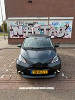 Toyota Aygo 1.0 Vvt-i 69pk 5D 2018 Grijs cabrio, 4 stoelen, Origineel Nederlands, Handgeschakeld, 26 km/l