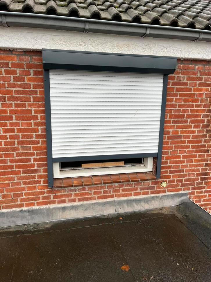 Rolluik antraciet wit 139x133, Doe-het-zelf en Verbouw, Rolluiken, Gebruikt, 100 tot 150 cm, 100 tot 150 cm, Overige kleuren, Ophalen