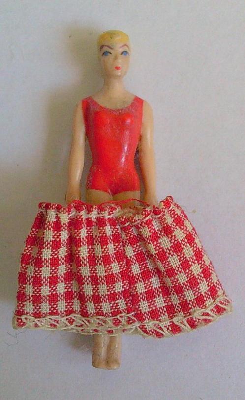 Miniatuurversie van de originele Barbiepop 1965 met rokje, Verzamelen, Poppen, Gebruikt, Pop, Ophalen of Verzenden