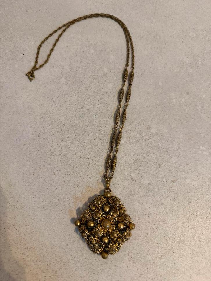 Vintage Gouden Kleurige Ketting met Hanger, Sieraden, Tassen en Uiterlijk, Kettinghangers, Gebruikt, Overige materialen, Goud