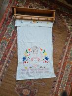 Oud handdoekrekje met geborduurde handdoek, Antiek en Kunst, Ophalen of Verzenden