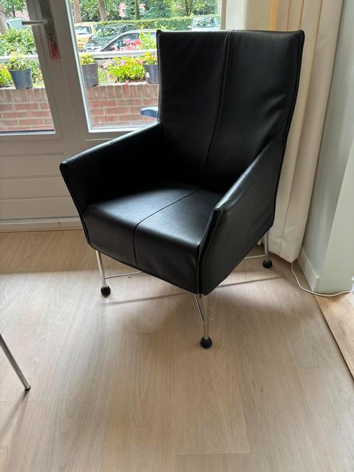 Montis Charly Zwart vergaderstoel (verhoogd onderstel), Huis en Inrichting, Fauteuils, Zo goed als nieuw, Leer, 50 tot 75 cm, Minder dan 75 cm